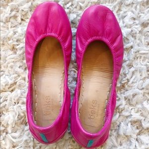 Fuchsia Pink Size 6 Tieks ballet Flats
